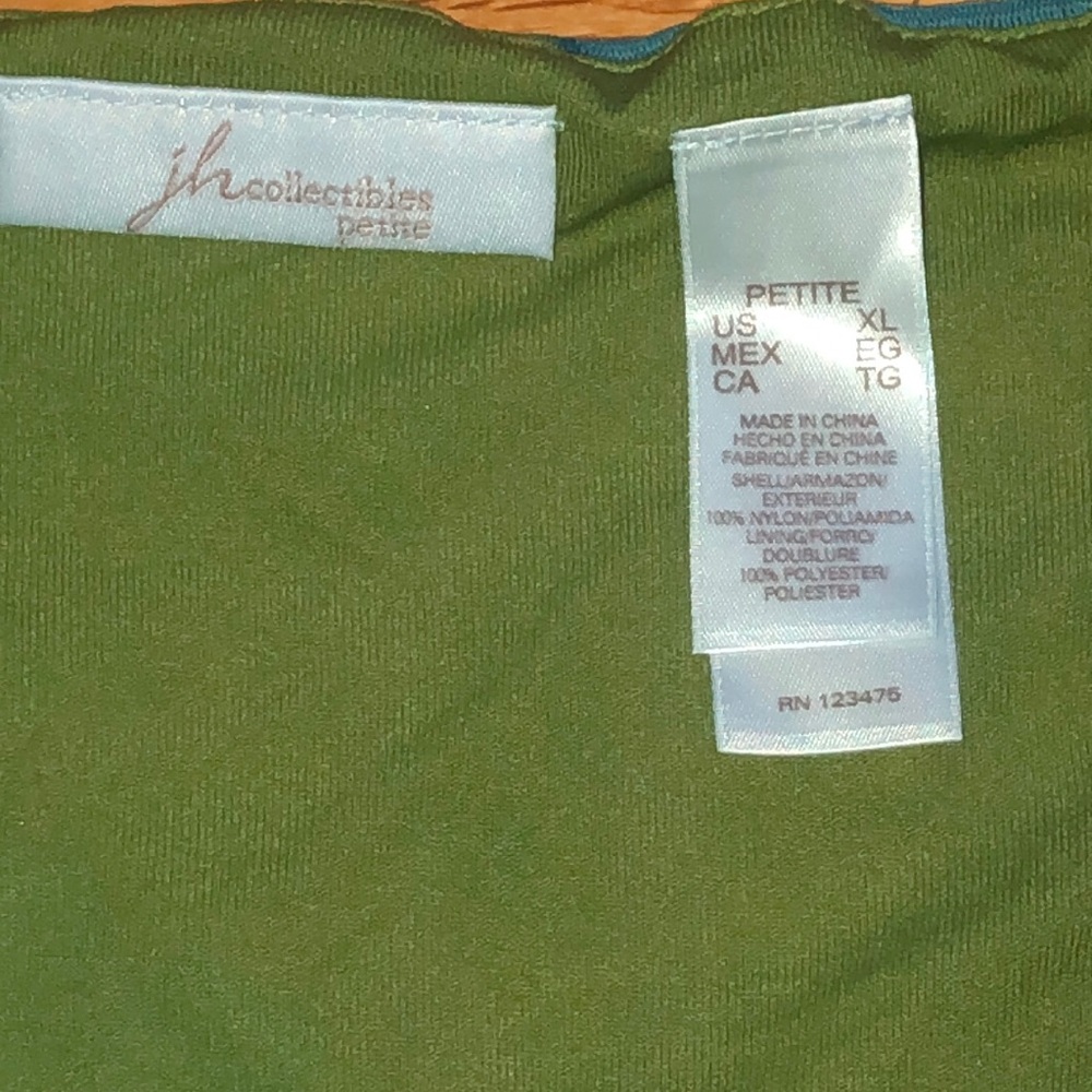 JH Collectibles Petite Blouse - Picture 2 of 4